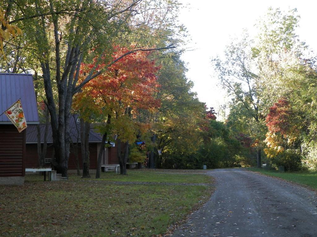 Serenity Springs - Michigan City Hotel Springfield Екстериор снимка